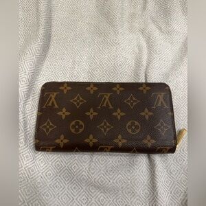 LV MONOGRAM ZIPPY WALLET